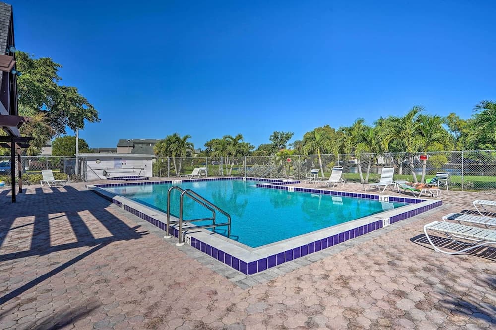 Chic Fort Myers Escape w/ Community Perks!