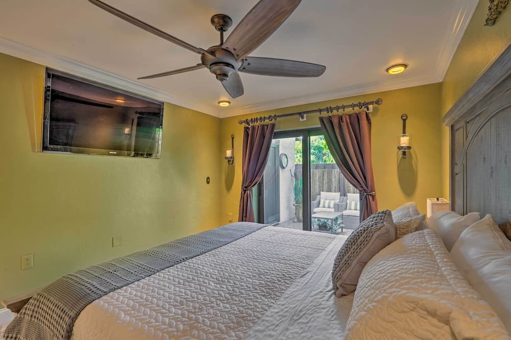 Chic Fort Myers Escape w/ Community Perks!