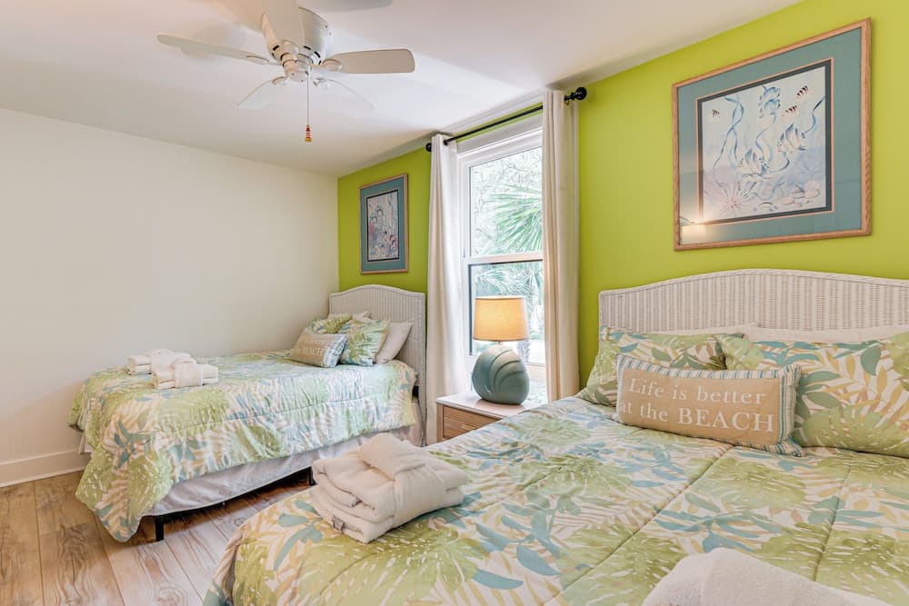 Walk to Beach: Coligny Gem w/ Community Perks!