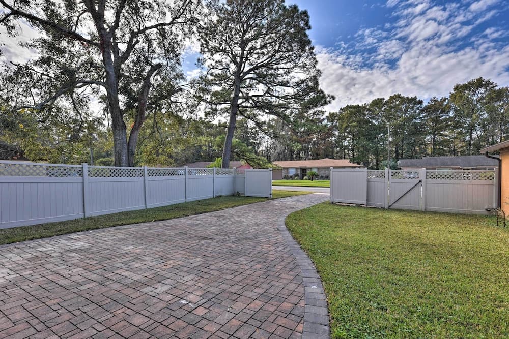 Cozy Jacksonville Studio - 10 Miles to Downtown!