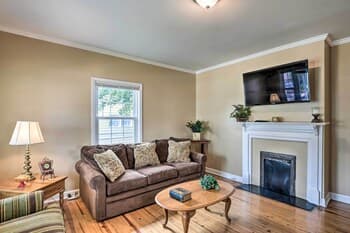 Cozy Greenville Bungalow ~ 2 Mi to Downtown!