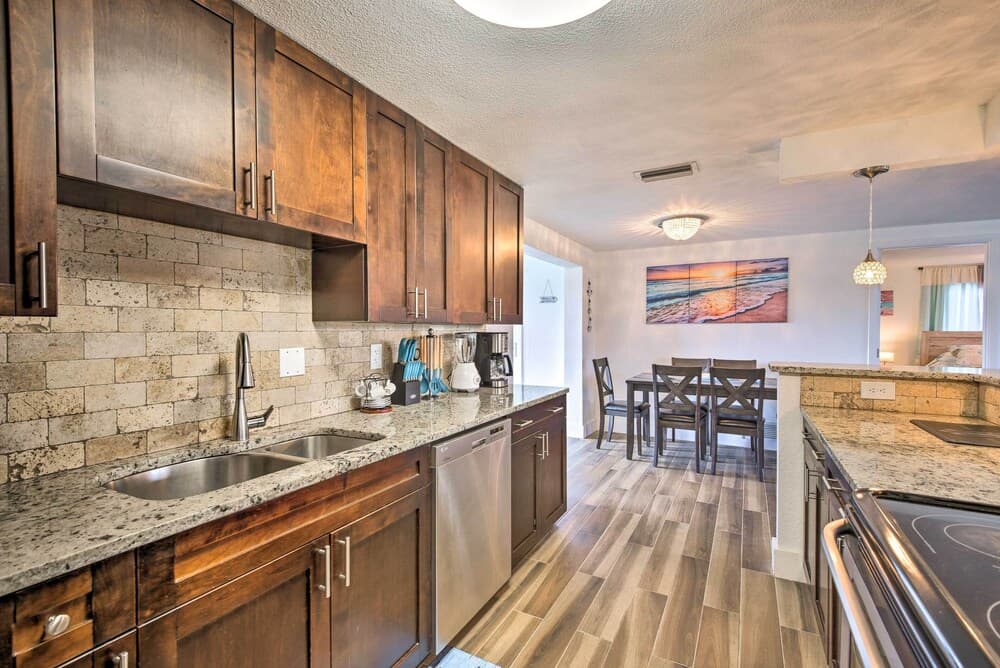 Englewood Escape w/ Screened-in Pool & Grill!