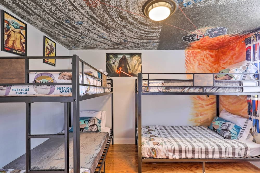 Cozy Home in Heart of Tampa w/ Lanai & Pool!