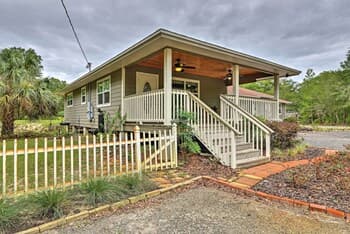 Crystal River Cottage on 1 Acre w/ Deck & Porch!