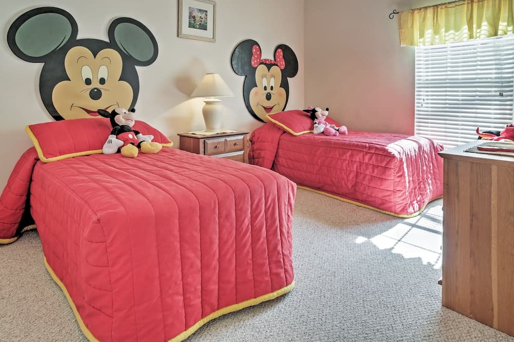 4 Mi to Disney: Kissimmee Group Getaway