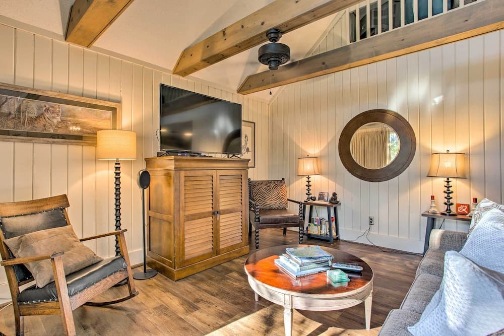 Keowee Keys Home w/ Mountains View & Lake Access!