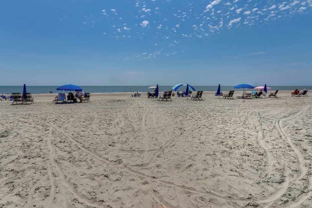 Beach & Pool Access: Hilton Head Condo w/ Balcony