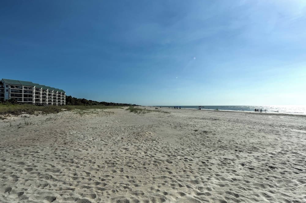 Half-mi to Folly Field Beach: Hilton Head Condo