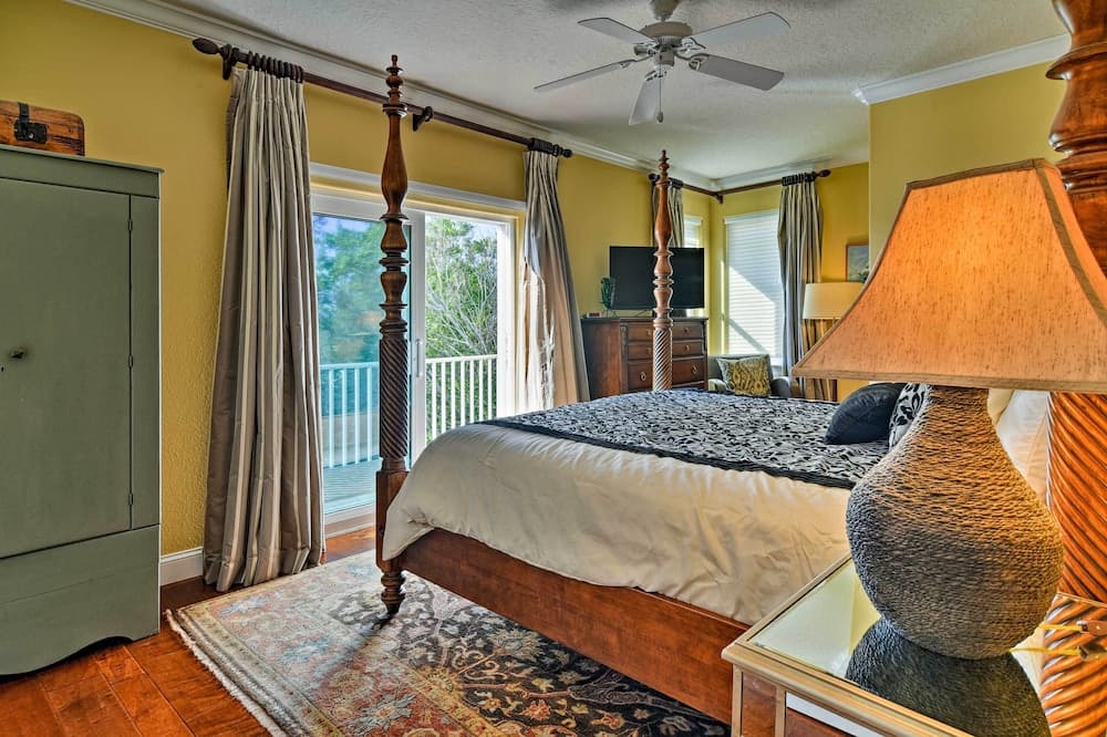 Walk to Shore: Holmes Beach Home w/ Pool & Hot Tub