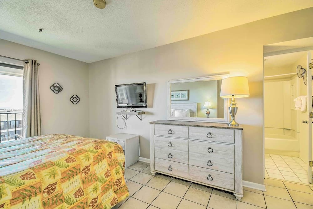 Homey Myrtle Beach Condo w/ Resort Amenities!