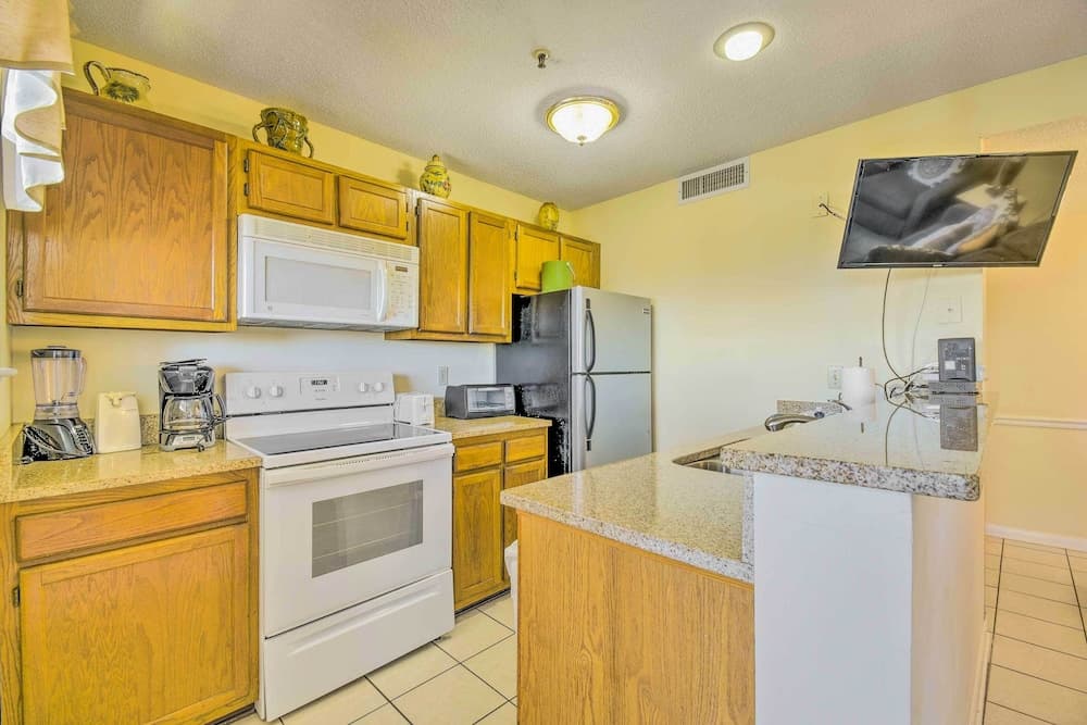 Homey Myrtle Beach Condo w/ Resort Amenities!
