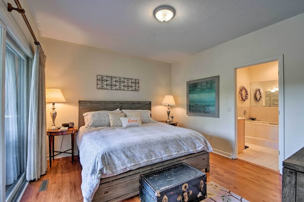 Lakefront Condo w/ Resort-style Amenities + Marina