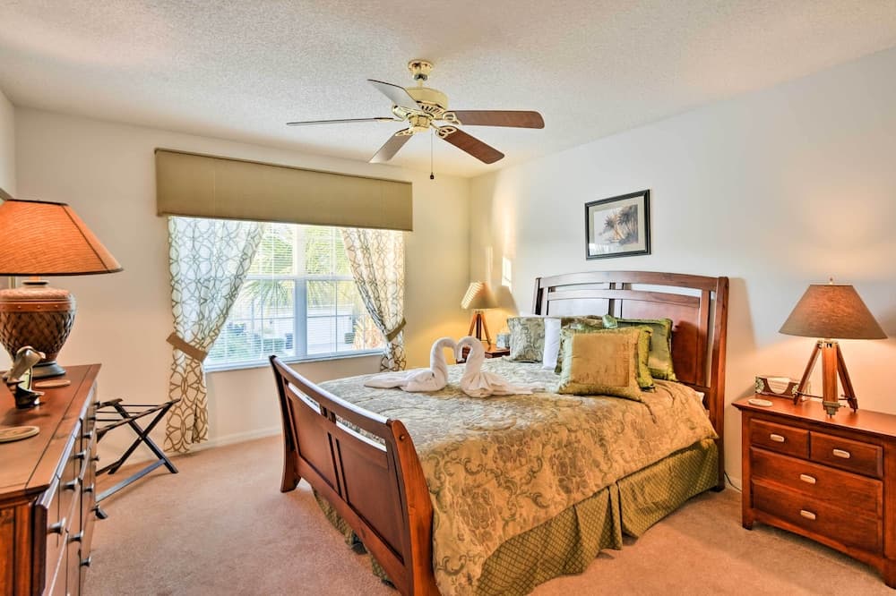 Luxe Terra Verde Villa w/ Theater: 6 Mi to Disney!