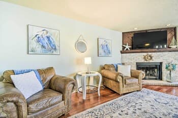 Little River Retreat w/ Pool & Hot Tub Access