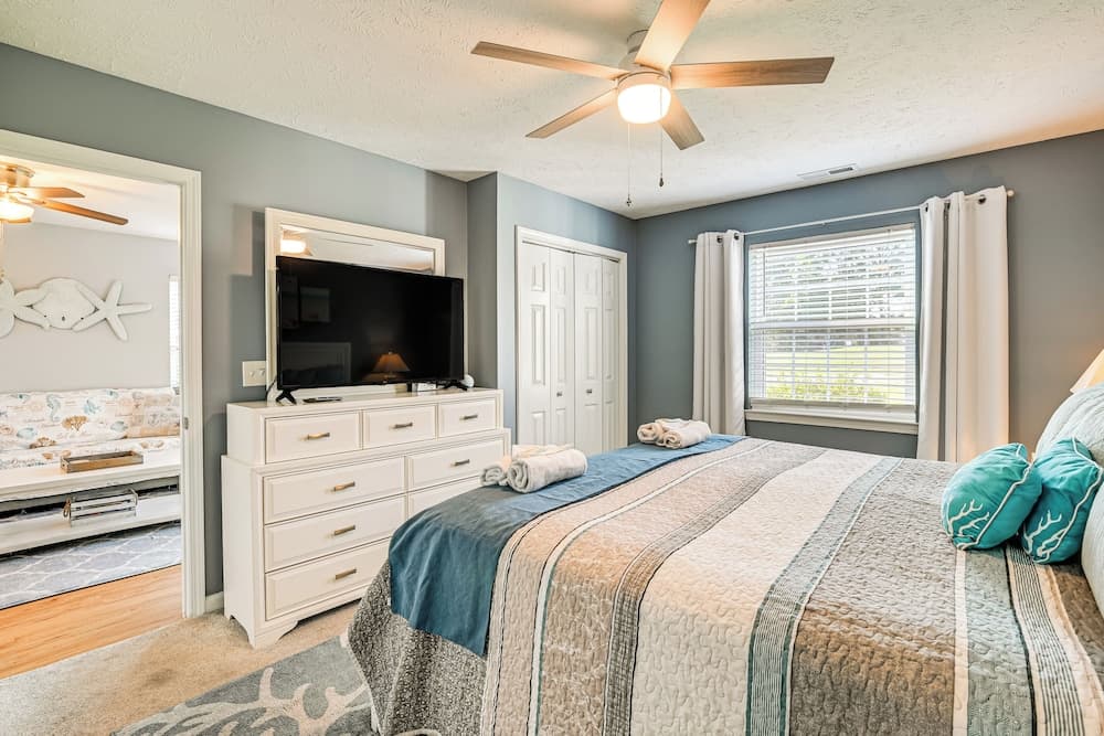 1st-floor Condo w/ Pool on Intracoastal Waterway!