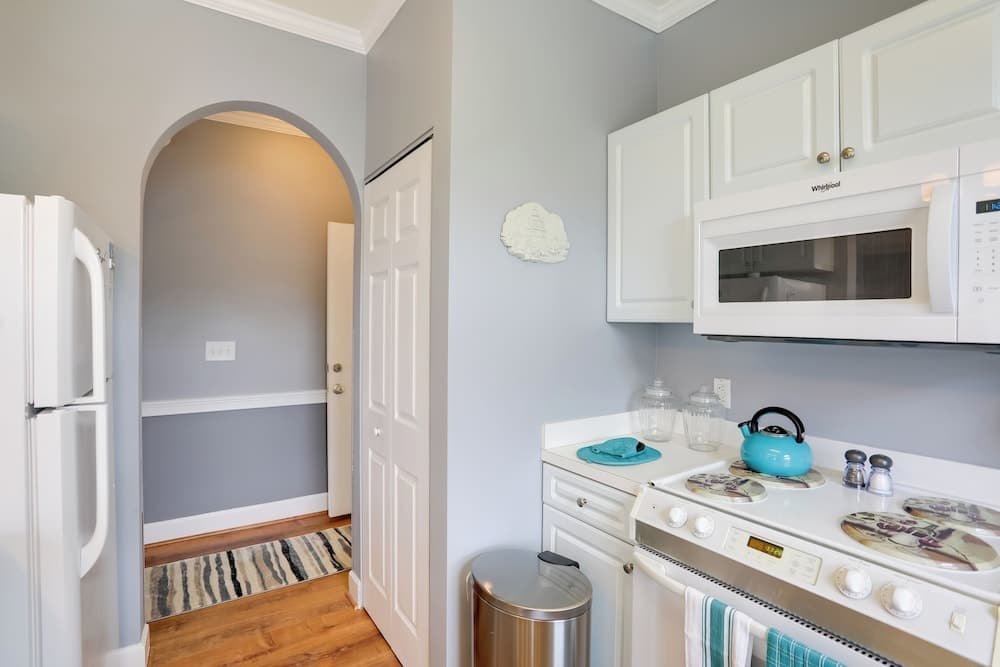 < 2 Mi to Coast: Condo w/ Pool in Myrtle Beach