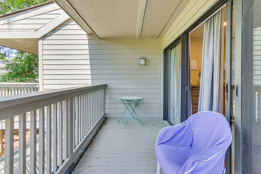 Modern Hilton Head Retreat: Walk to Beach & Golf!