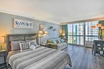 Oceanside Daytona Beach Resort Studio w/ Pool