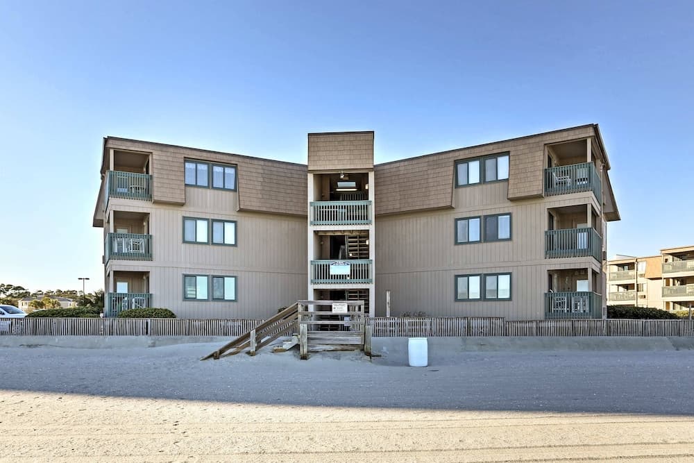 ~ 9 Mi to Boardwalk: Oceanfront Myrtle Beach Condo