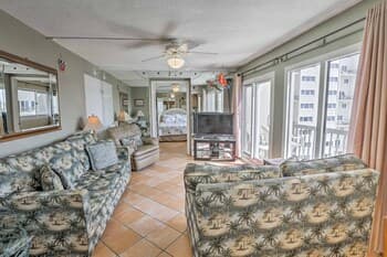 Oceanside Panama City Beach Resort Condo w/2 Pools