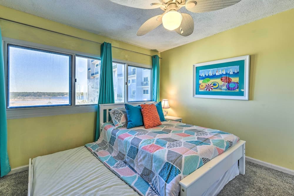 Panama City Beachfront Condo, Near Pier Park!