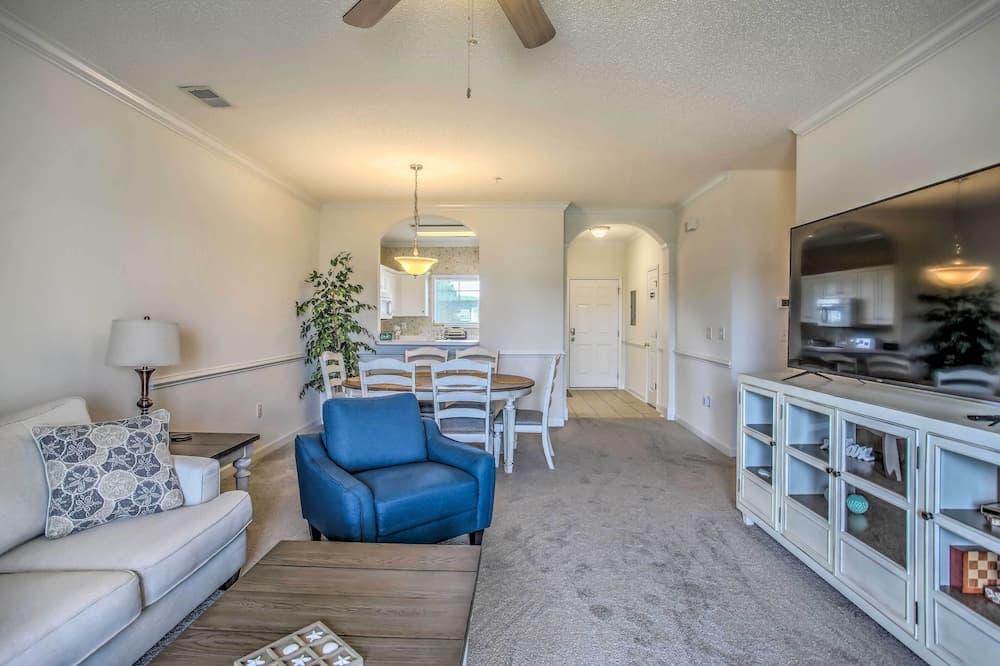 7 Mi to Myrtle Beach Boardwalk: Condo w/ Balcony!