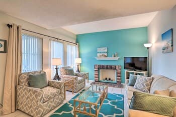 Madeira Beach Yacht Club Condo: Walkable Location!