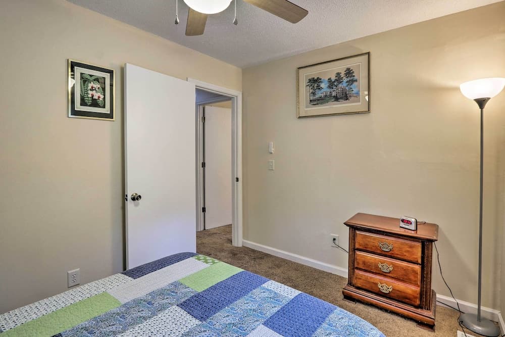 Pet-friendly Home. Short Walk to Scenic Overlook!