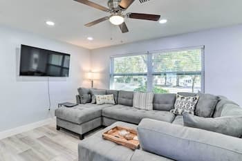 Peaceful Clearwater Escape: 6 Mi to Beach!