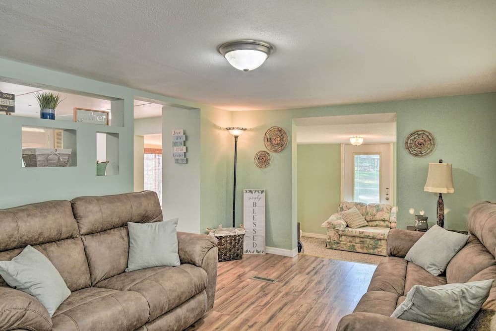 Peaceful Satsuma Escape w/ Dunns Creek Access