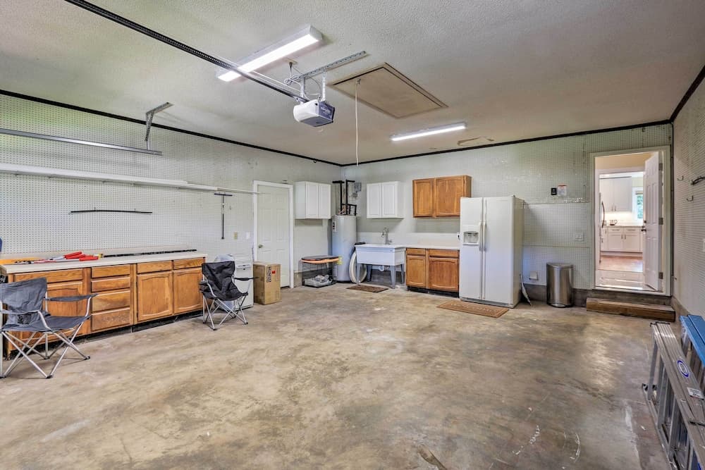 Sea Pines Resort Escape w/ Deck ~ 2 Mi to Beach!