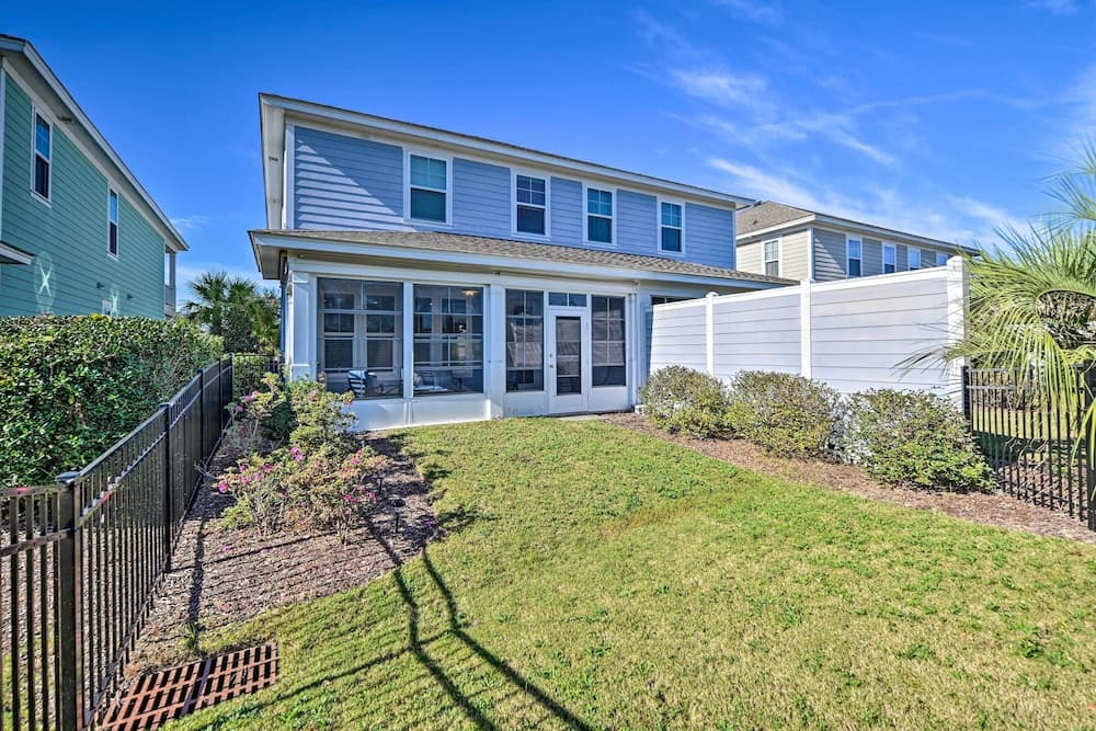 Balcony & Pool Access: Myrtle Beach Getaway!