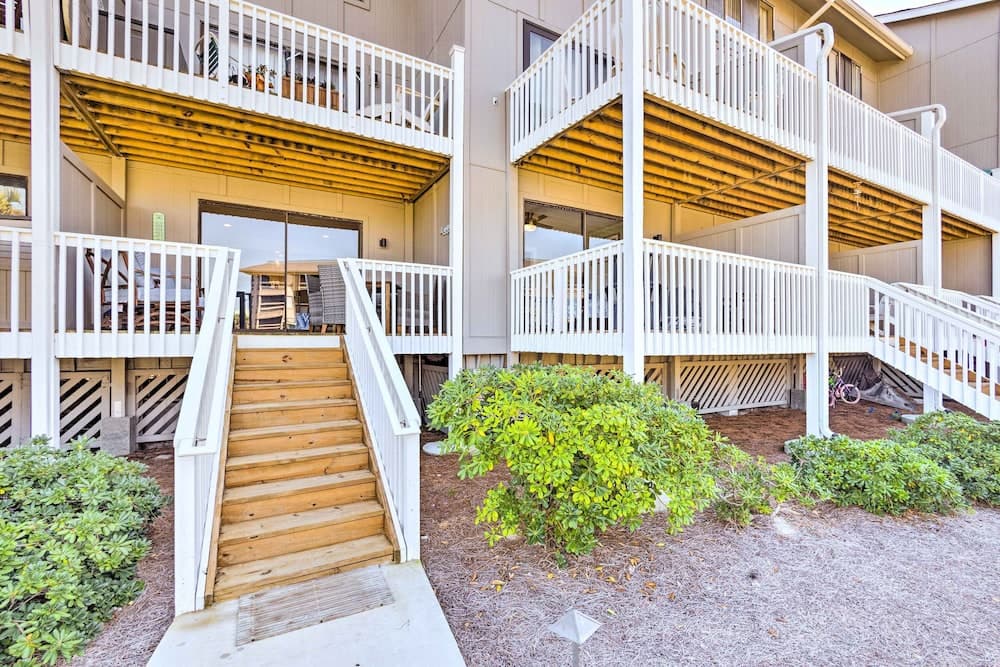 St Helena Island Condo w/ Pool & Beach Access!