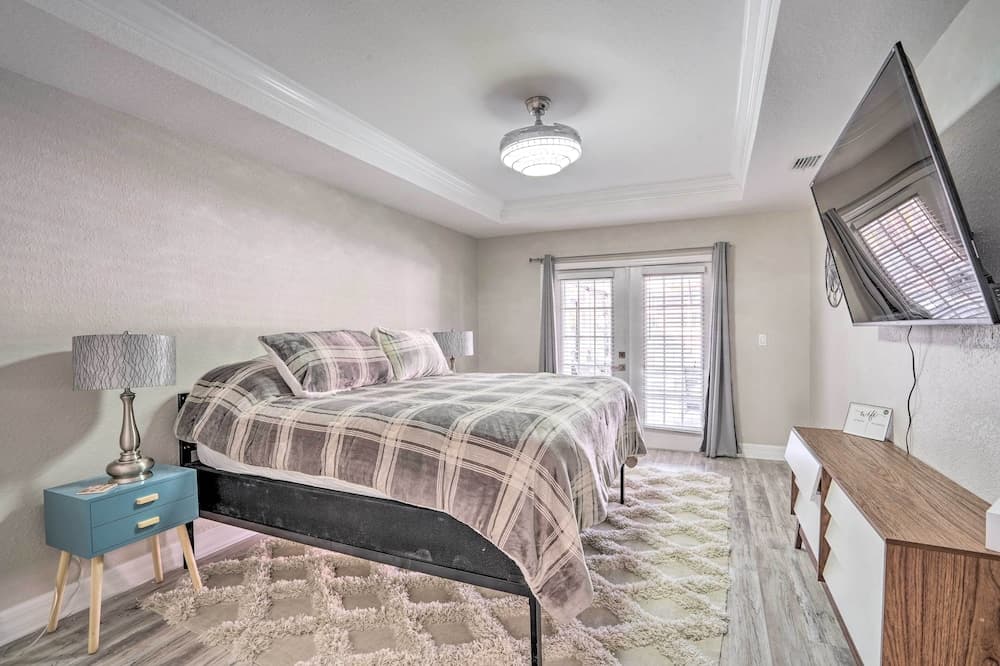 Heated Pool: Sun-soaked Cape Coral Escape!