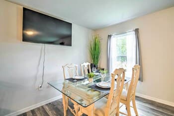 Spring Hill Home: 5 Mi to Weeki Wachee Park!