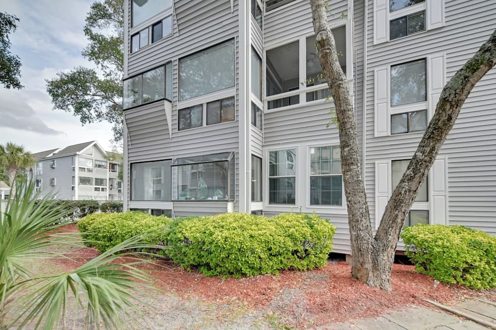 Walk to Ocean: Myrtle Beach Retreat w/ Sunroom