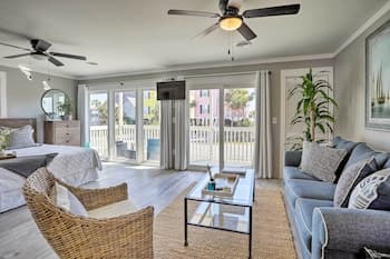 Updated Studio: 1-block Walk to Surfside Beach!