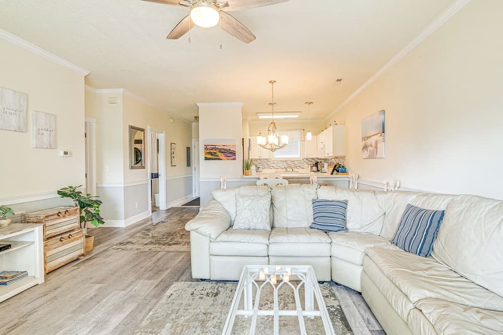 Pools & Golf, 2 Mi to Beach: Myrtle Beach Condo!