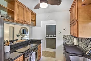 Vibrant Stuart Getaway w/ Private Hot Tub!