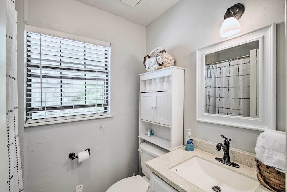 Waterfront Hawthorne Hideaway With Fire Pit!