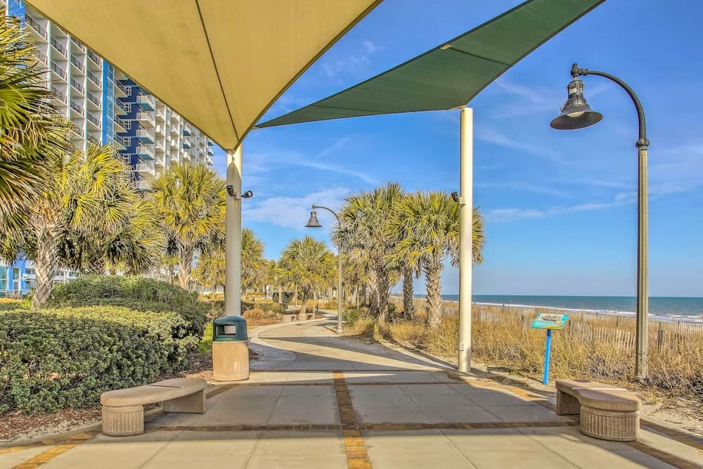 Beachfront Condo in Myrtle Beach w/ Pool Access