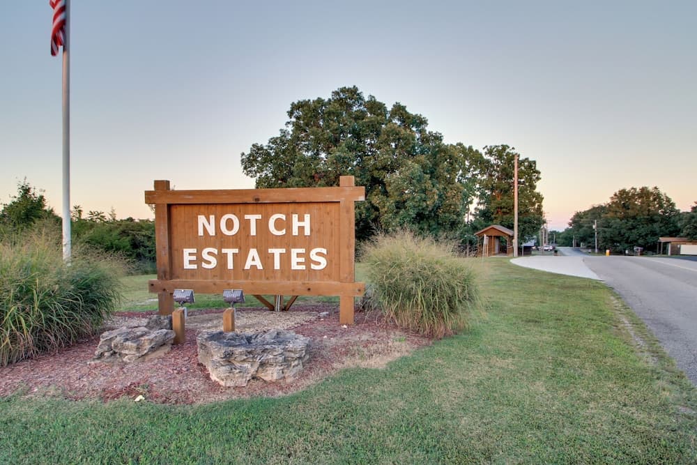 Family-friendly Condo: 1 Mi to Silver Dollar City!