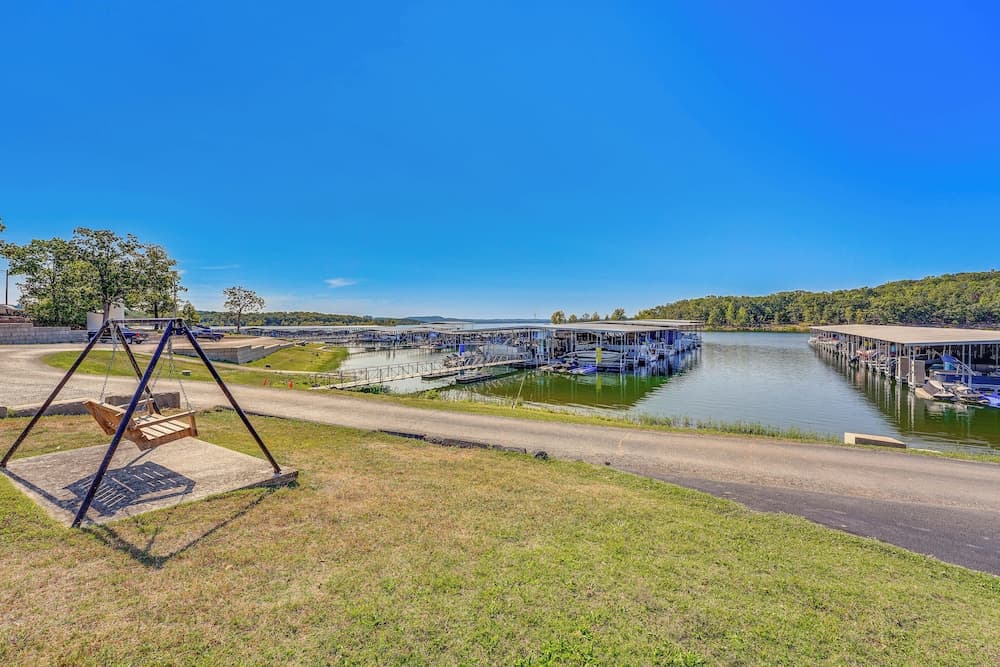 Lakefront Branson Condo, Near Silver Dollar City!
