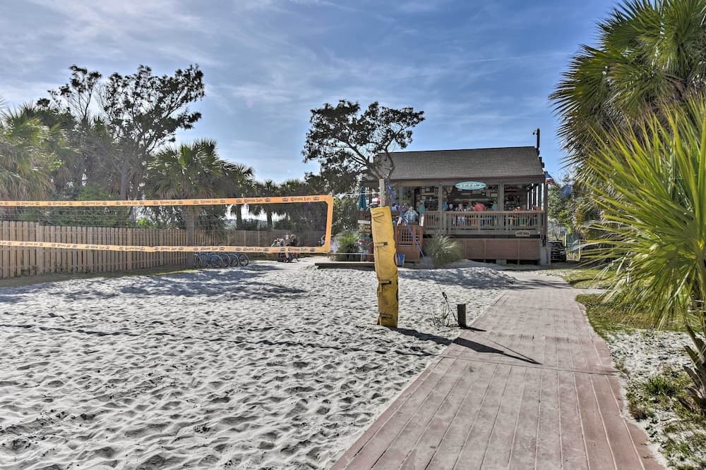 Beachy Getaway w/ Balcony on Hilton Head Island!
