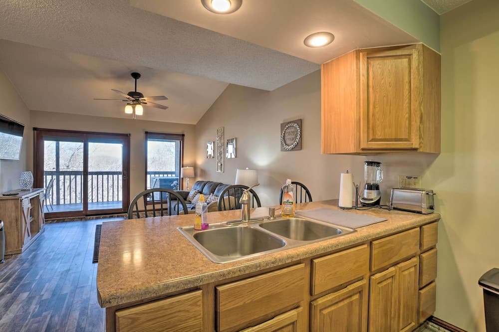 Branson West Condo Rental w/ Pool Access!