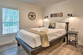 Charming Bluffton Escape w/ Patio & Gas Grill