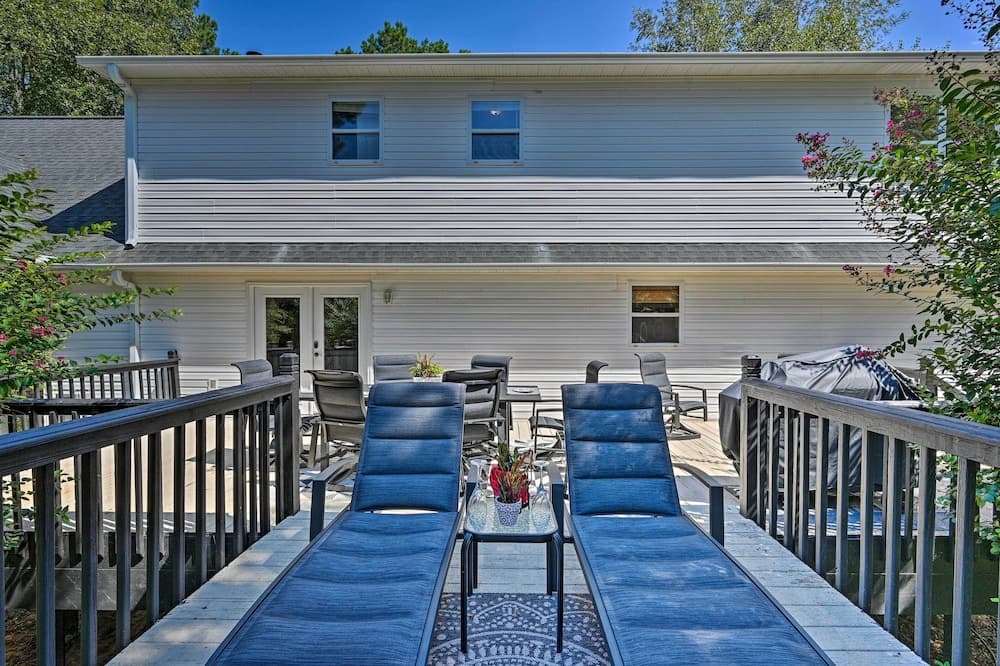 2 Mi to Clemson: Central Villa w/ Deck, Near Lakes