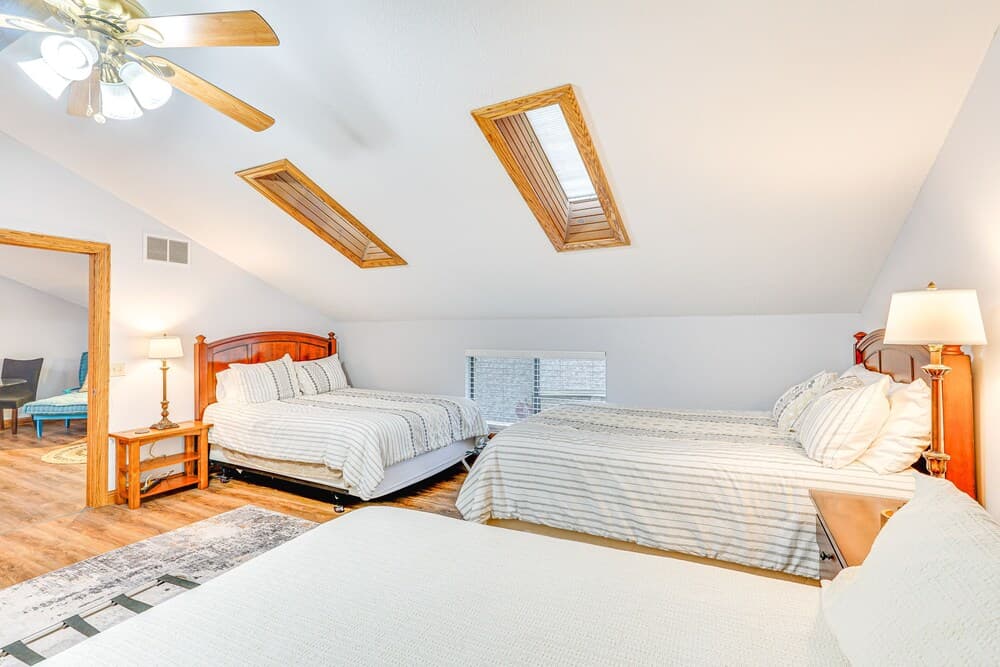 Private Balcony & Fall Views: Osage Beach Condo