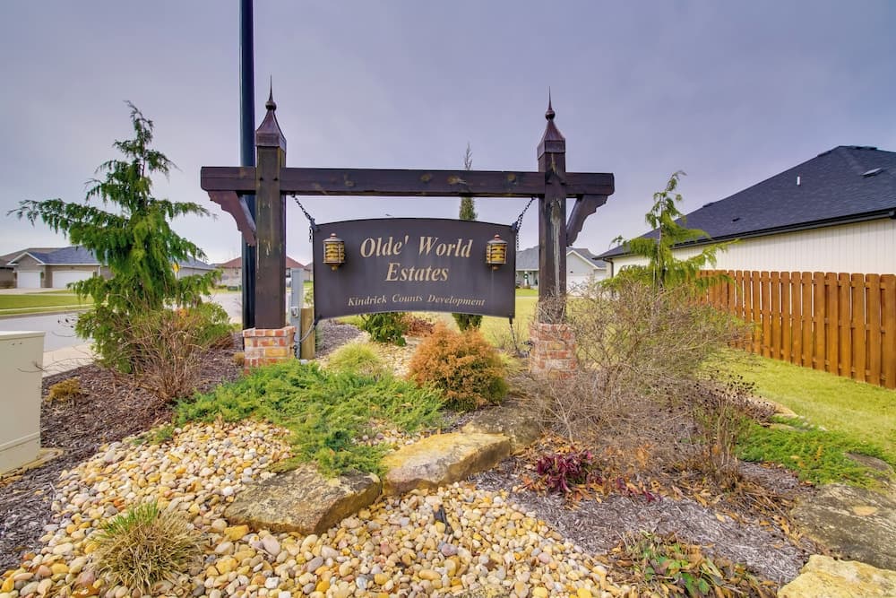 Charming Ozark Abode w/ Yard & Pool Access