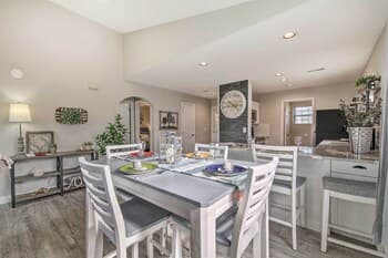 Condo w/ Pool Access - Walk to Branson Strip!